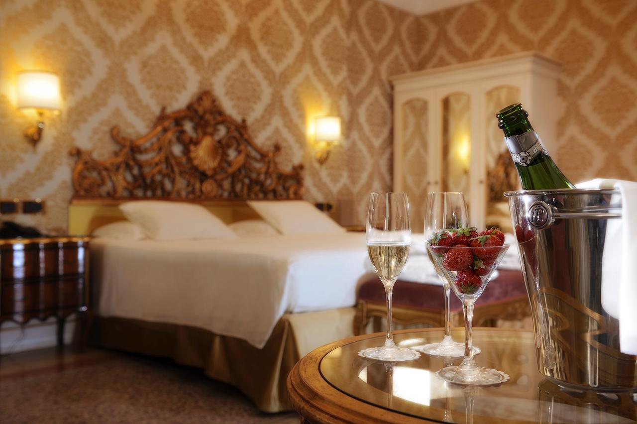 Hotel Ai Reali - Small Luxury Hotels Of The World Venezia Esterno foto